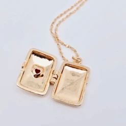 Love Hold Gold Locket Necklace -Blend Fashion House image 17421a90 8717 4d14 9e1f 8fc13db3b8ef