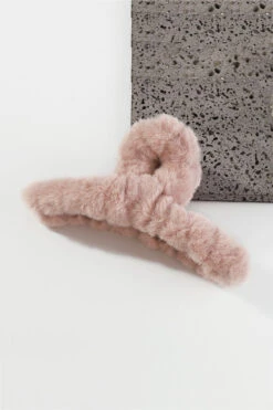 Plush Hair Claw Clip -Blend Fashion House image 392b0fdf 64aa 469f 85cd 2fa3a504e5c0