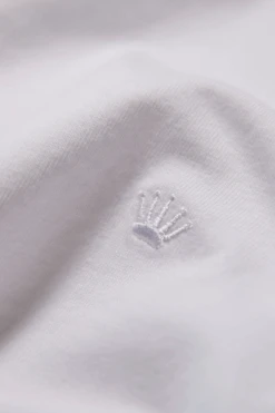 Lindbergh Luxe Crown Organic White Crew Tee -Blend Fashion House image 4511504f fdbe 4c48 97d2 5e72b2c726a3