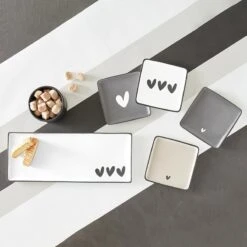 Striped Paper Table Runner -Blend Fashion House image 5716bfde fcf1 4b1a 95eb 604752114588